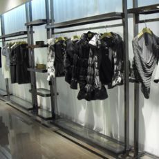 專業(yè)品質(zhì)，匠心制造——東莞市東城浚朗工藝制品廠，一站式鞋帽零售展示解決方案專家